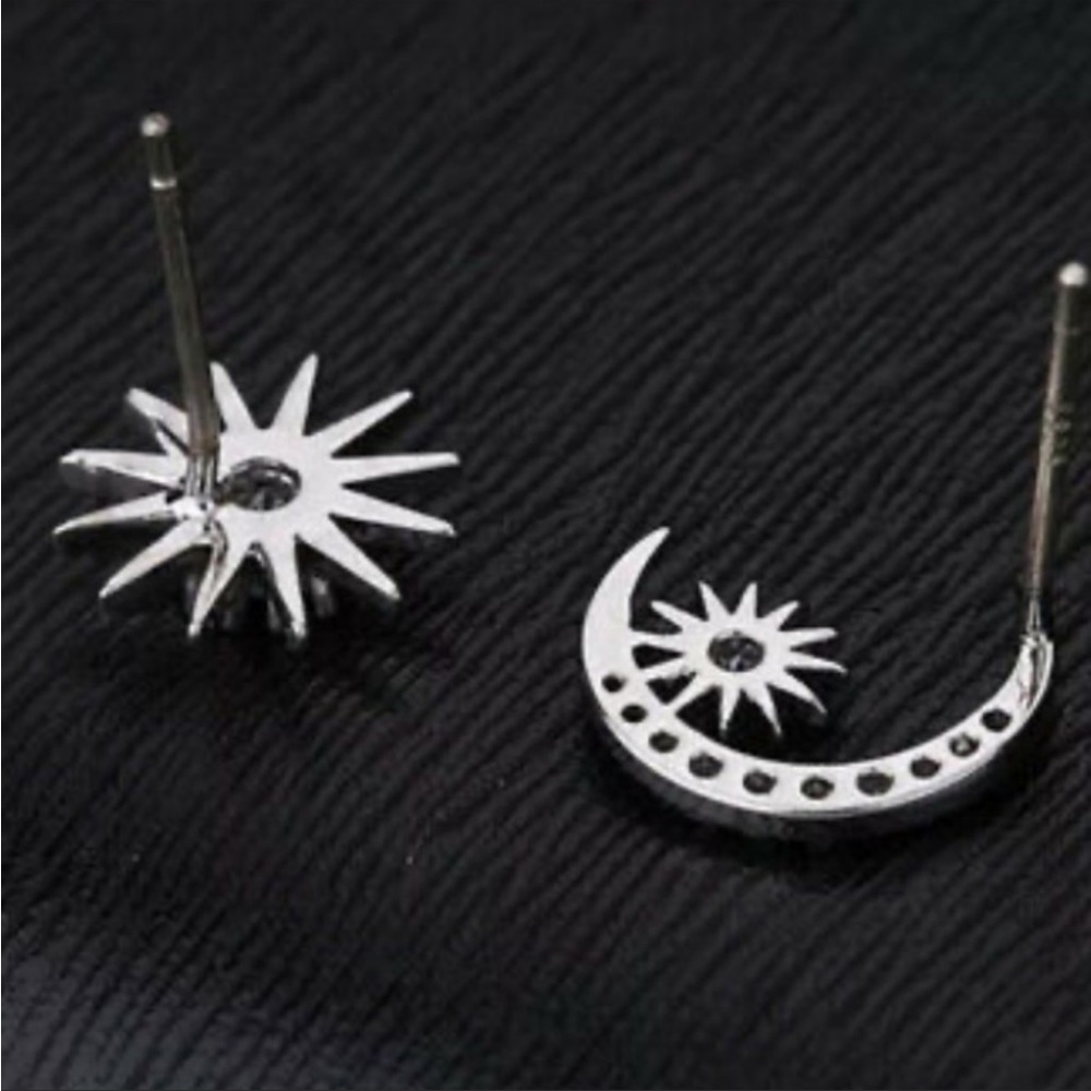 New Women’s 925 Silver Beautiful Moon Star Diamond Earrings - Picture 2 of 2